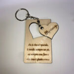 Portachiavi in legno personalizzato con cindolo cuore. Taglio laser
